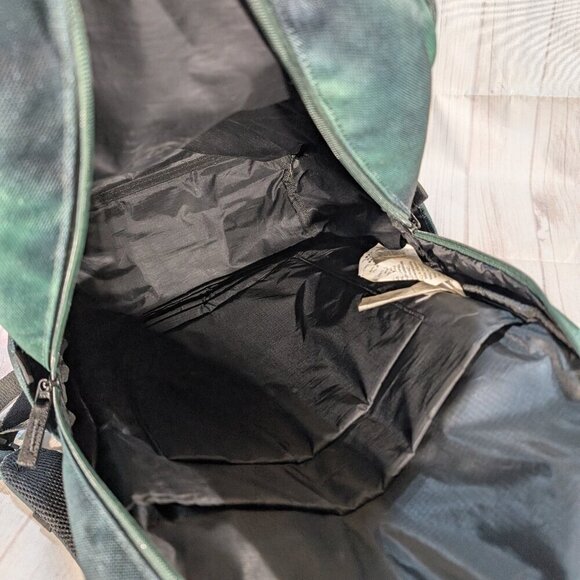 Oakley Enduro 2.0 30L Backpack in Faded Green - Picture 9 of 13